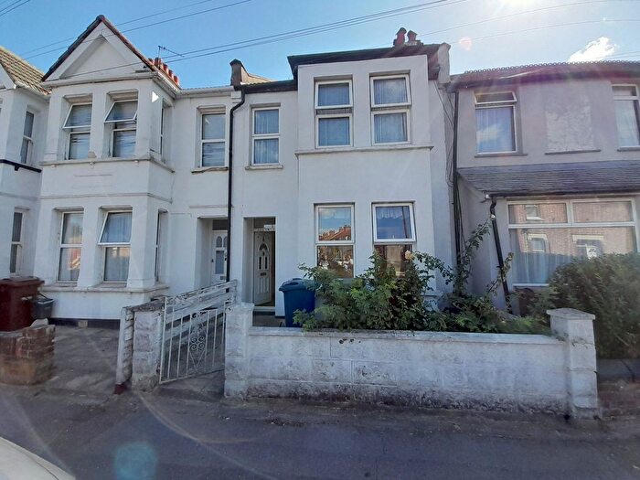 3 Bedroom Terraced House For Sale In Byron Road, Wealdstone, HA3
