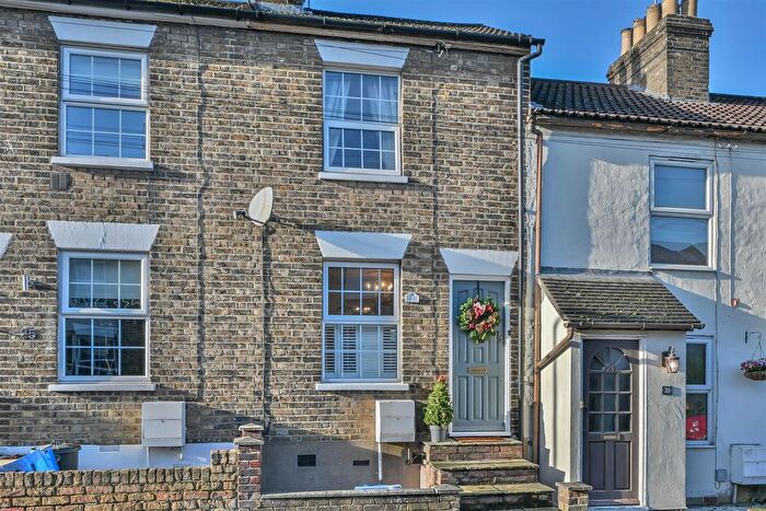 3 Bedroom Terraced House For Sale In Myrtle Road, Warley, Brentwood, CM14