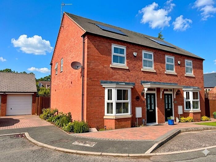 3 Bedroom Semi Detached House For Sale In Pearmain Close, Newport Pagnell, MK16