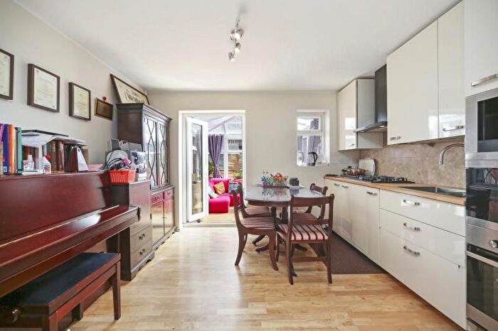 2 Bedroom End Of Terrace House To Rent In Argyle Place, Hammersmith, London, W6