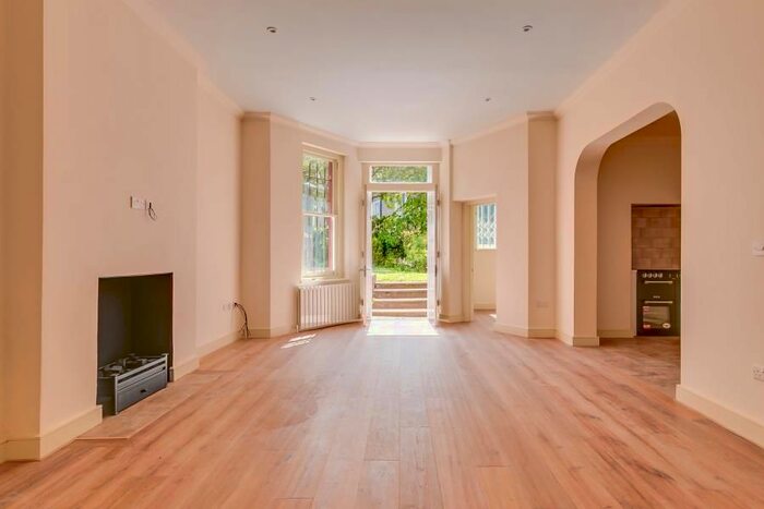 3 Bedroom Flat To Rent In Sutherland Avenue, Maida Vale, W9