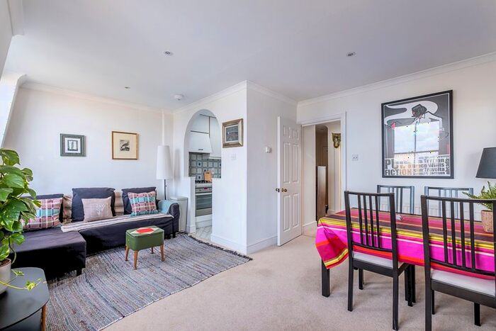 1 Bedroom Flat To Rent In Chepstow Crescent, London, W11