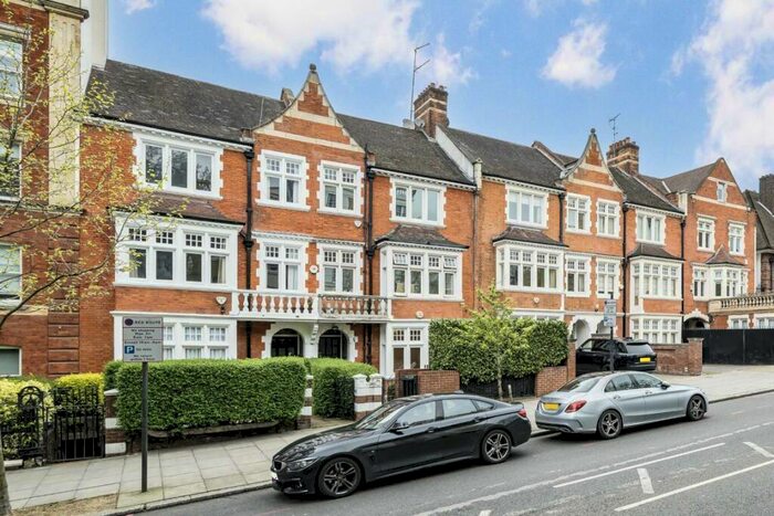 3 Bedroom Flat To Rent In St. Johns Wood Road, St. John's Wood, NW8