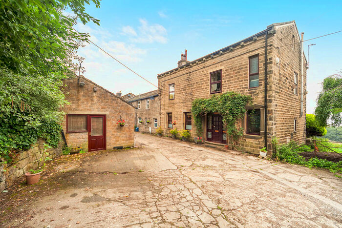 4 Bedroom End Of Terrace House For Sale In Whitley Head, Steeton, BD20