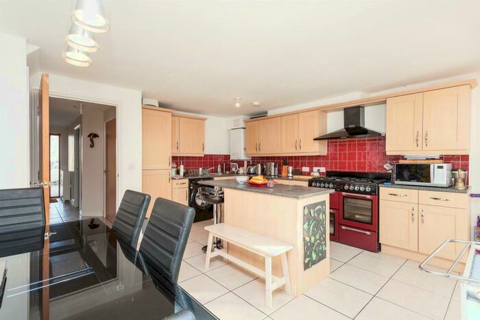 5 Bedroom House To Rent In Three Bridges, RH10