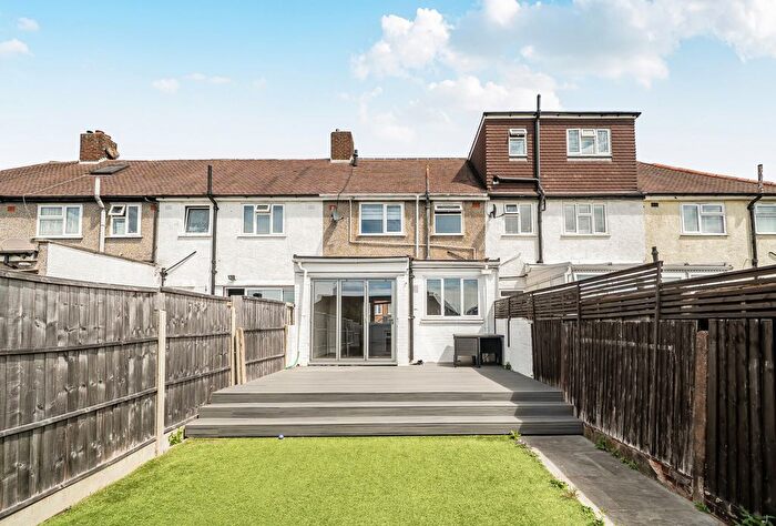 3 Bedroom Terraced House For Sale In Lynmouth Avenue, Morden, SM4