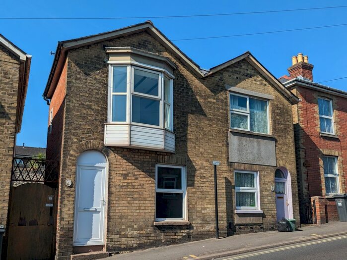 2 Bedroom Semi-Detached House To Rent In Green Street, Ryde, PO33
