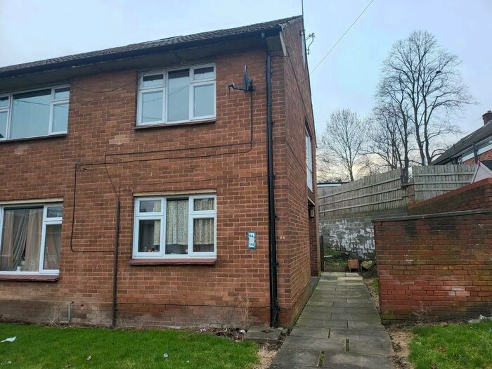 2 Bedroom Flat To Rent In Hyrstlands Road, Batley, WF17