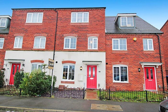 4 Bedroom Terraced House For Sale In Mayfly Road, Pineham Village, Northampton, Northamptonshire, NN4