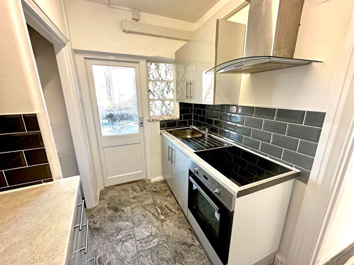 2 Bedroom Flat To Rent In High Street, Ilford, IG6