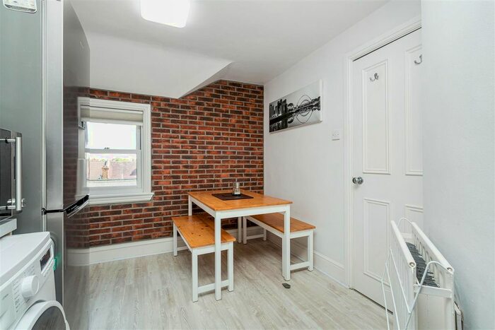 1 Bedroom Flat To Rent In Sheen Lane, East Sheen, SW14