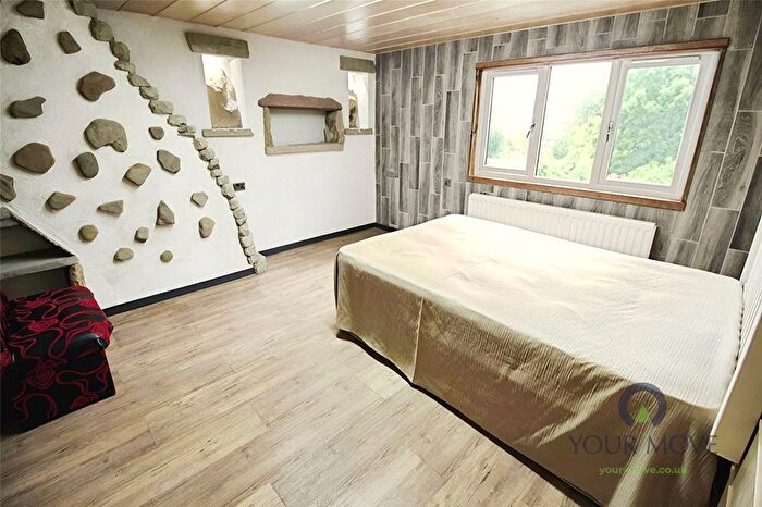 2 Bedroom Flat To Rent In Greenhead Avenue, Blackburn, Lancashire, BB1