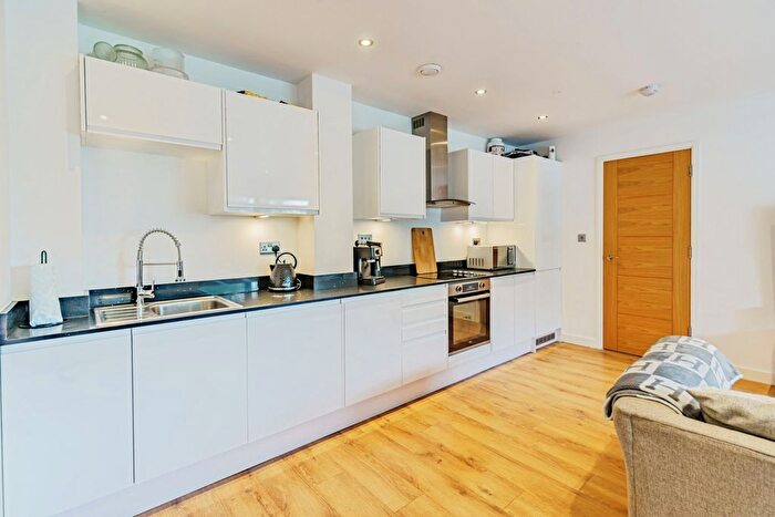 1 Bedroom Flat For Sale In Deepdene Avenue, Dorking, Surrey, RH5