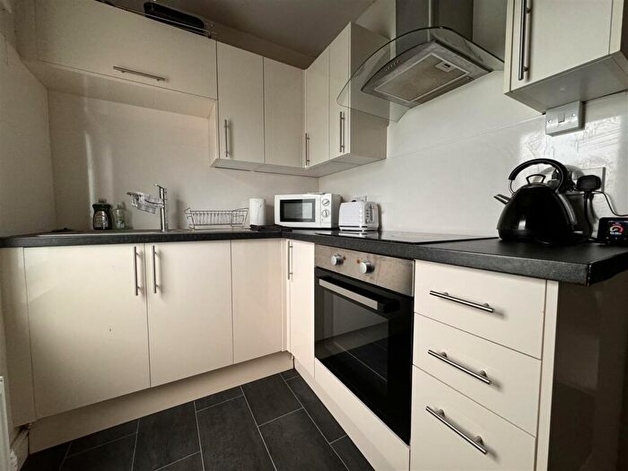 2 Bedroom Flat For Sale In Curtis Street, Swindon, SN1