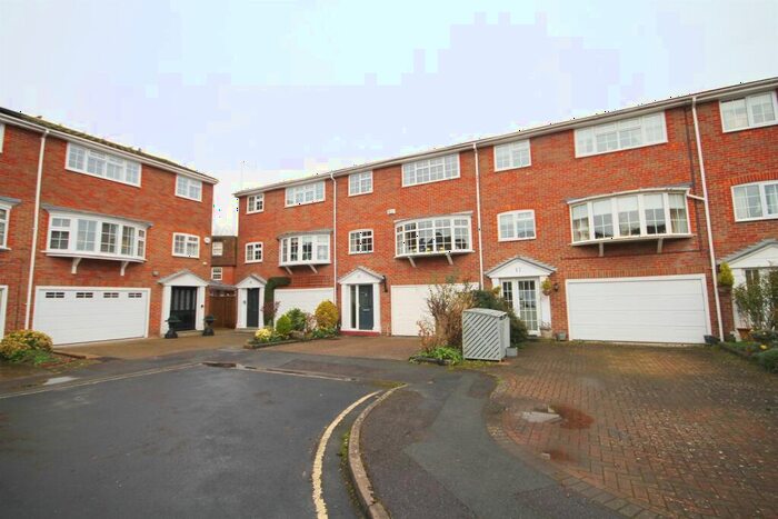3 Bedroom House To Rent In Baronsmead, RG9