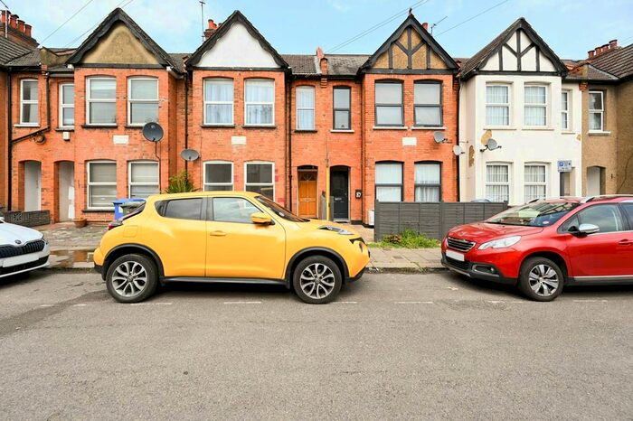 2 Bedroom Flat To Rent In Rosslyn Crescent, Harrow, HA1