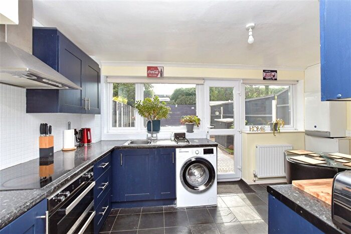 3 Bedroom Town House For Sale In Millfield, Sittingbourne, Kent, ME10
