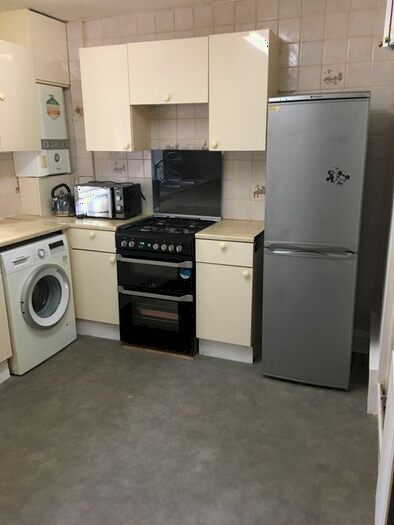 3 Bedroom Flat To Rent In Tamworth Lane, Mitcham, CR4