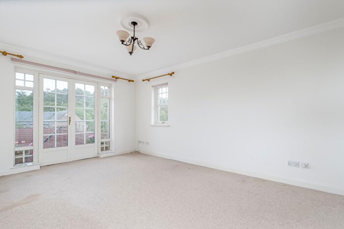 3 Bedroom Flat For Sale In / West Mill Bank, Edinburgh, EH13