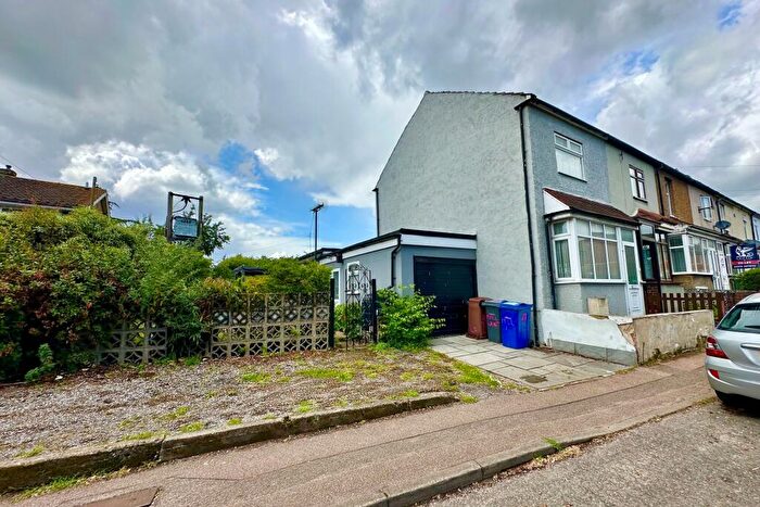 2 Bedroom End Of Terrace House For Sale In Mill Lane, Grays, RM20