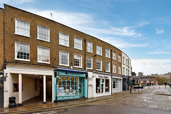 2 Bedroom Apartment For Sale In High Street, Eton, Windsor, Berkshire, SL4