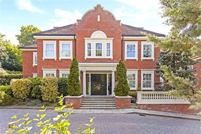 2 Bedroom Flat To Rent In Oxshott Lodge, Leatherhead Road, Leatherhead, Surrey, KT22