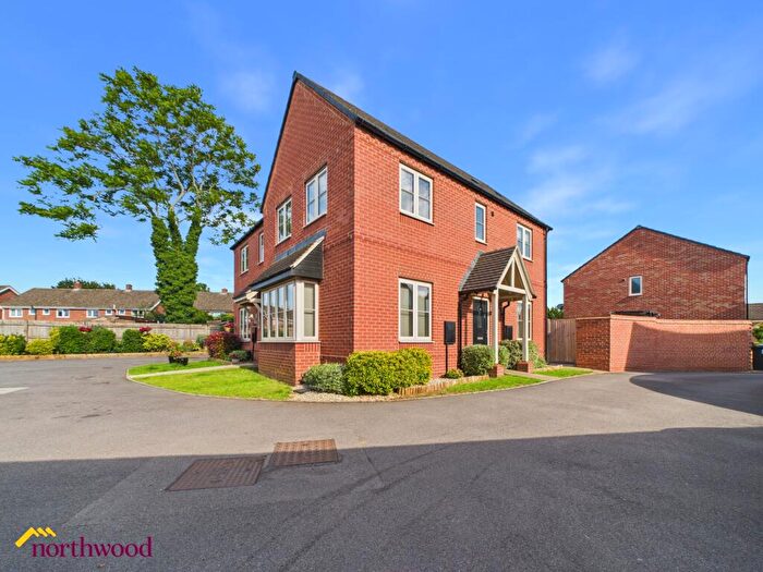 3 Bedroom Semi-Detached House For Sale In Bennett Drive, Banbury, OX16