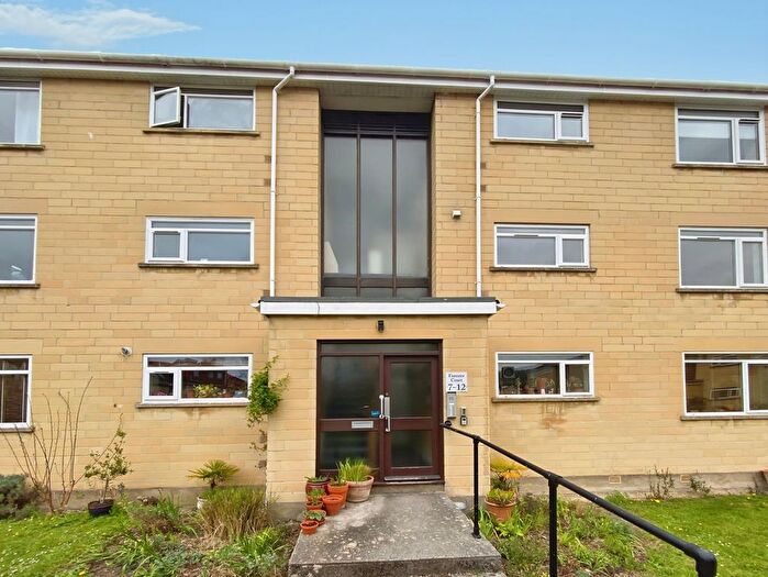 3 Bedroom Flat To Rent In Forester Court, Bath, BA2