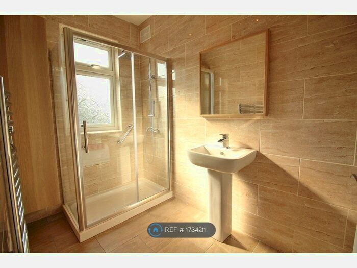 3 Bedroom Semi-Detached House To Rent In Fowey Avenue, Redbridge, IG4