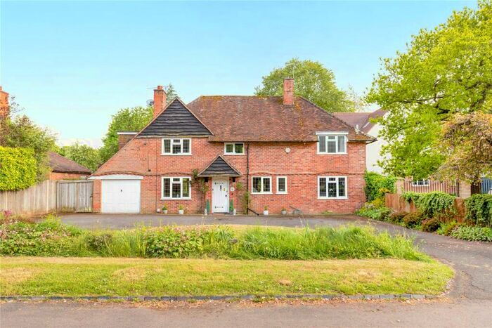 4 Bedroom Detached House To Rent In Thicket Grove, Maidenhead, Berkshire, SL6
