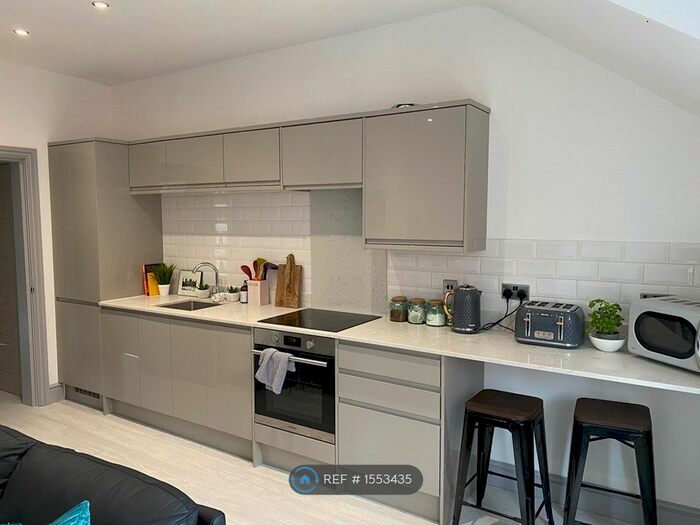 1 Bedroom Flat To Rent In Market Street, Stourbridge, DY8