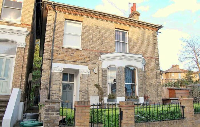 2 Bedroom Flat To Rent In Endlesham Road, Balham, London, SW12