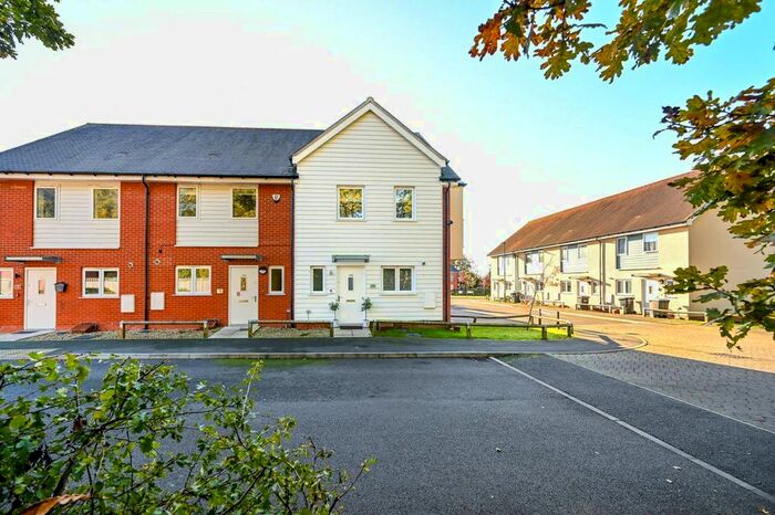 3 Bedroom End Of Terrace House To Rent In Row Town, Row Town, Addlestone, KT15