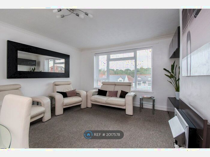 2 Bedroom Flat To Rent In Burnaby Road, Bournemouth, BH4