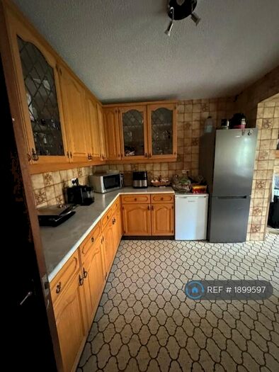 4 Bedroom Detached House To Rent In High Beeches, Gerrards Cross, SL9