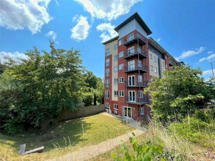 Studio To Rent In New North Road, Exeter, Devon, EX4