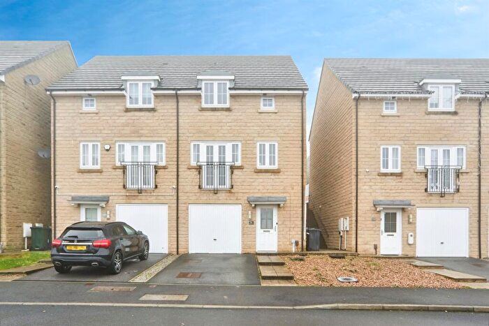 3 Bedroom Semi Detached House For Sale In Staincliffe Drive, Keighley, BD22