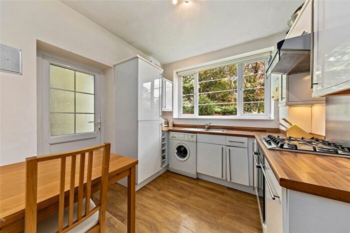 2 Bedroom Flat For Sale In Old House Gardens, Park Road, East Twickenham, TW1