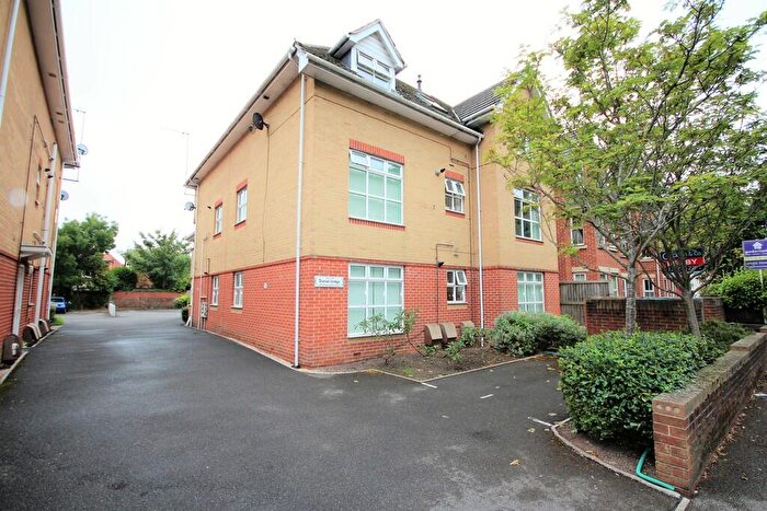 2 Bedroom Flat To Rent In Richmond Park Road, Bournemouth, BH8