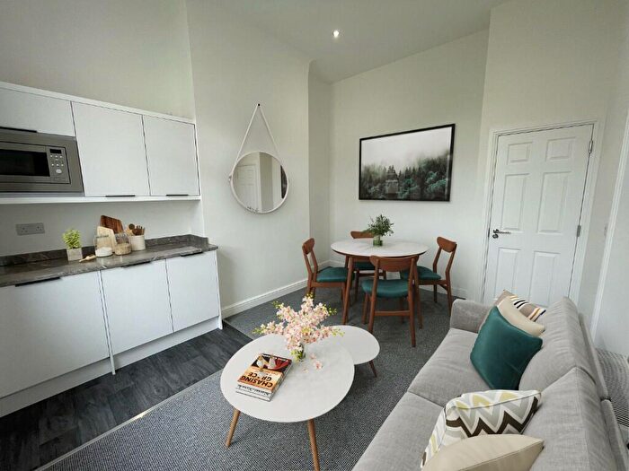 6 Bedroom Semi-Detached House To Rent In Kinglake Road - Studios - Available Now, CH44