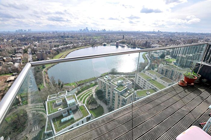 3 Bedroom Flat For Sale In Woodberry Grove, London, N4