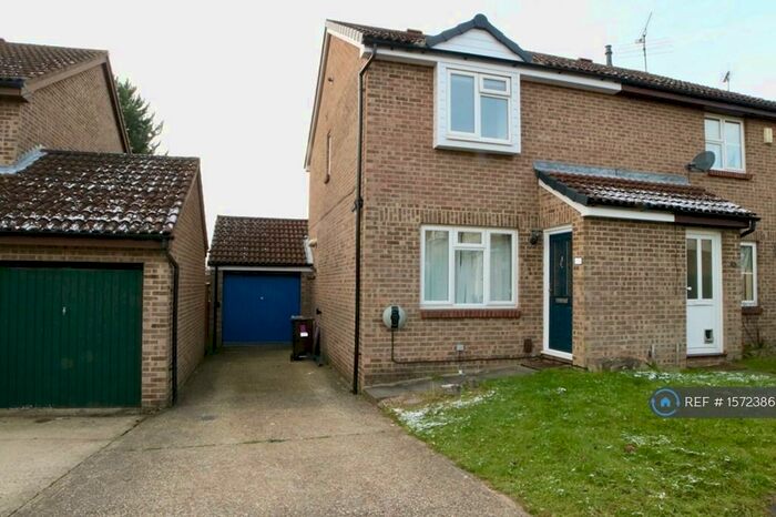 3 Bedroom Semi-Detached House To Rent In Catcliffe Way, Reading, RG6