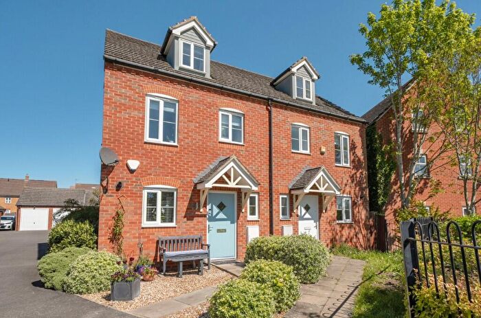 3 Bedroom Town House For Sale In Ashmead Road, Bedford, Bedfordshire, MK41