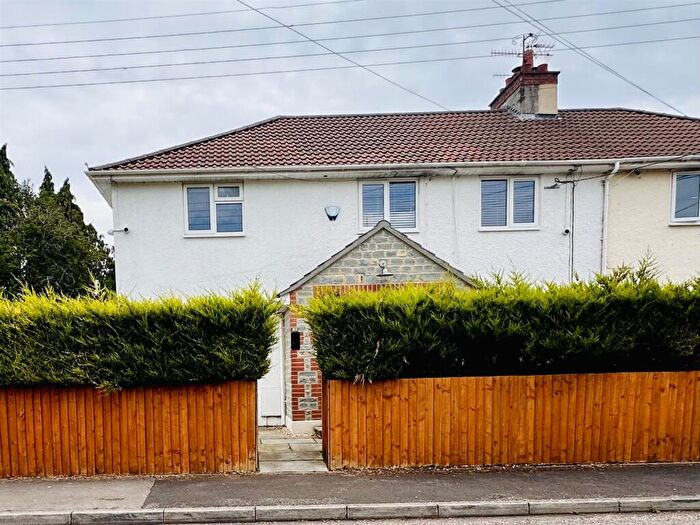 4 Bedroom Semi-Detached House For Sale In Comer Road, Cheddar, BS27