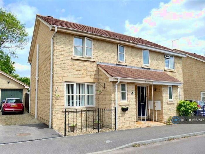 3 Bedroom Semi-Detached House To Rent In Meadowsweet Drive, Calne, SN11