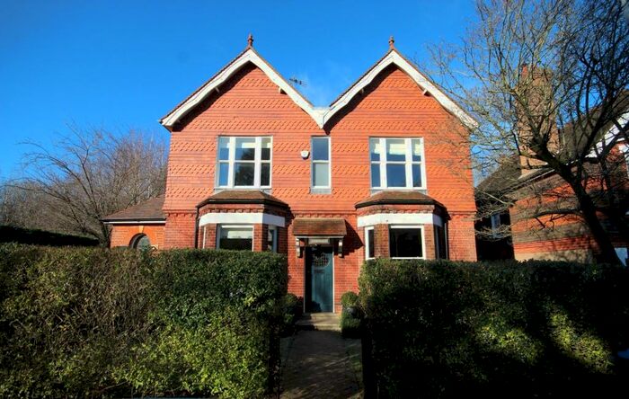 4 Bedroom House To Rent In Maypole Road, East Grinstead, RH19