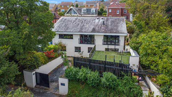 6 Bedroom Detached House For Sale In Trevanson Road, Wadebridge, PL27