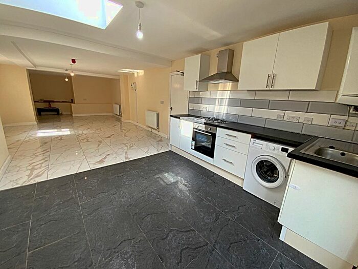 2 Bedroom Flat To Rent In Oval Road, Erdington, Birmingham, B24