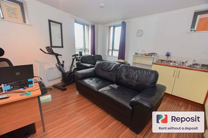 2 Bedroom Flat To Rent In City Gate, Blantyre Street, Castlefield, Manchester, M15