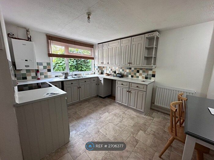 4 Bedroom Semi-Detached House To Rent In Mount Pleasant, Farnham, GU9